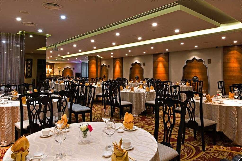 Eastin Hotel Kuala Lumpur Petaling Jaya Restaurant foto The interior of the restaurant