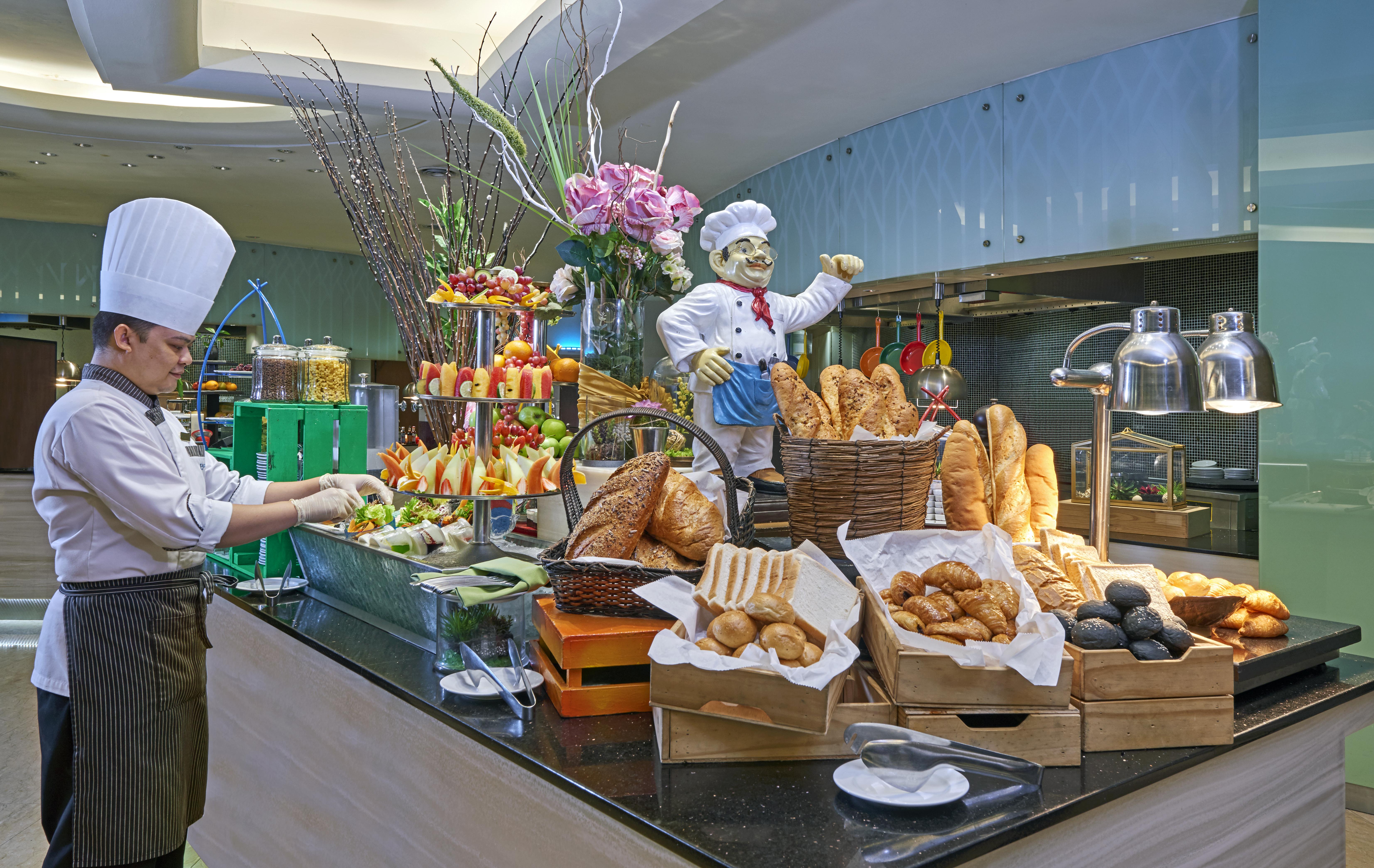 Eastin Hotel Kuala Lumpur Petaling Jaya Exterior foto A bread station at a buffet