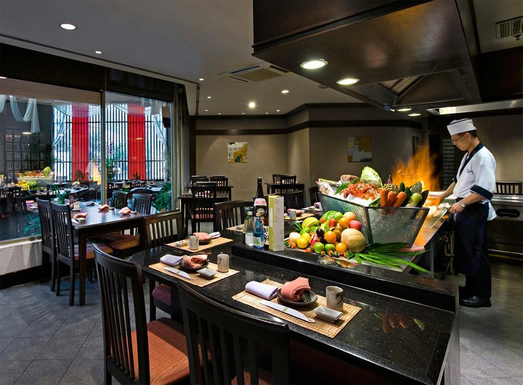 Eastin Hotel Kuala Lumpur Petaling Jaya Exterior foto A restaurant in a hotel
