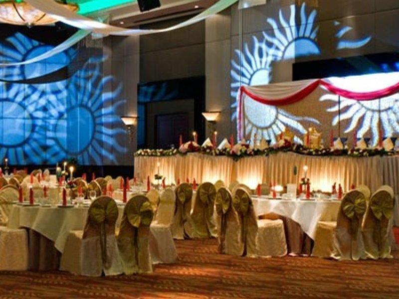 Eastin Hotel Kuala Lumpur Petaling Jaya Exterior foto A wedding reception at a hotel