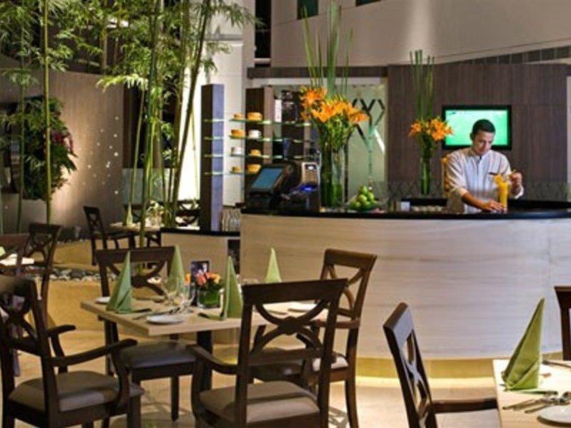 Eastin Hotel Kuala Lumpur Petaling Jaya Exterior foto The interior of the restaurant